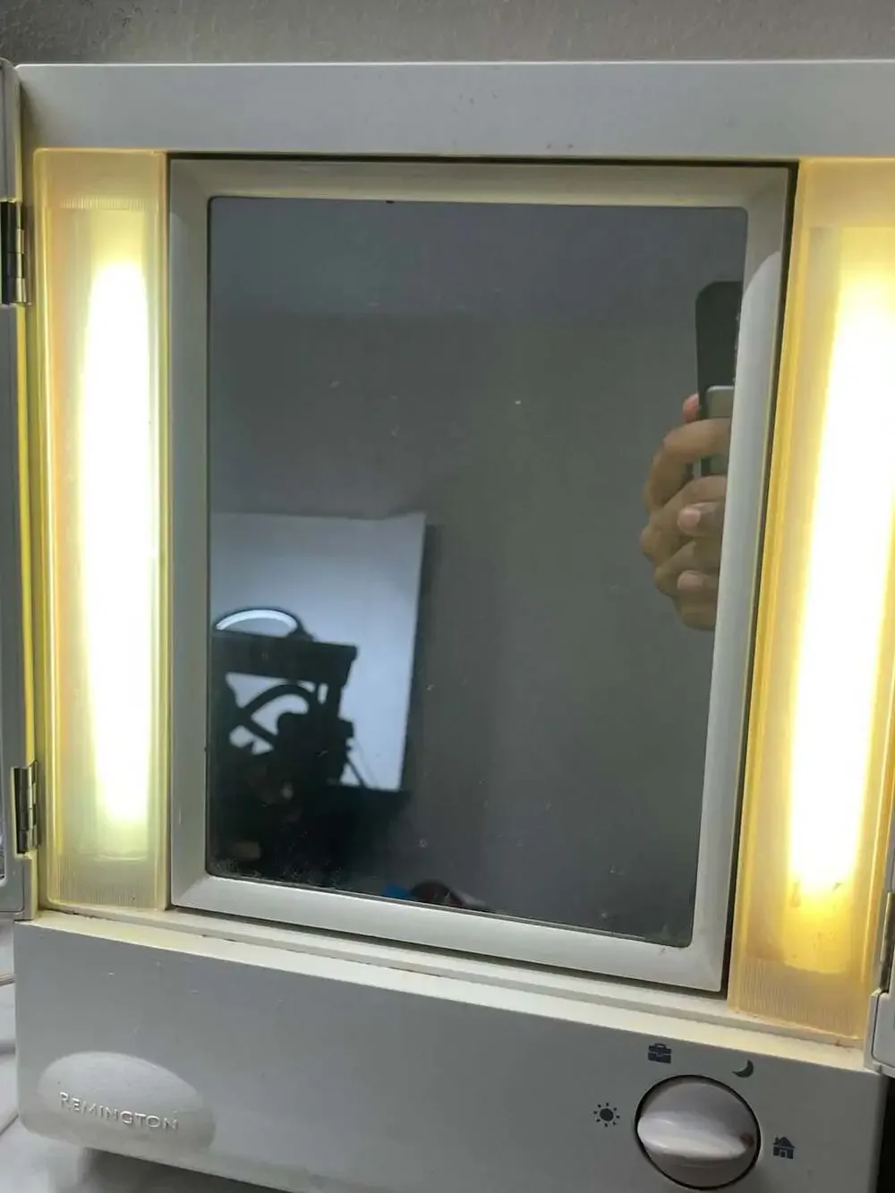 Vintage Remington Tri-Fold Lighted Makeup Vanity Mirror